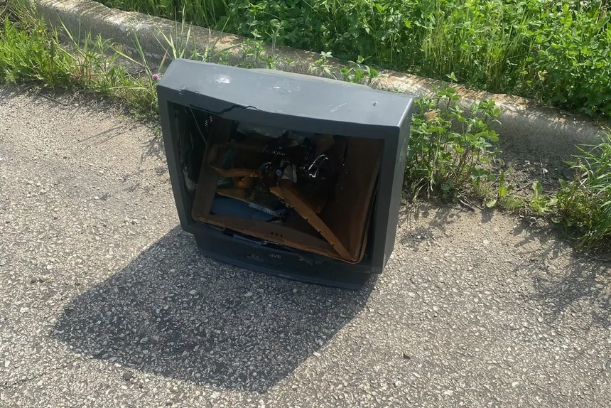 Old broken CRT television on curb before junk removal by ONIT Junk Removal